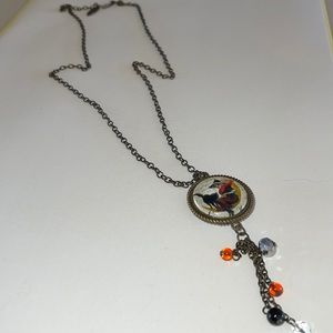 Plunder Halloween cat with which necklace “happy Halloween my witches “.